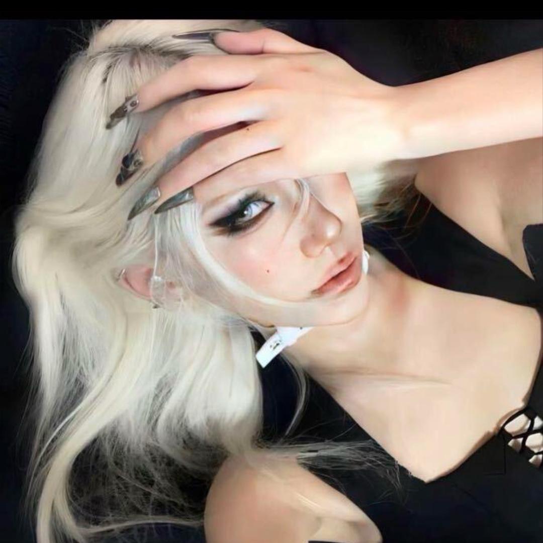 Miss Dom