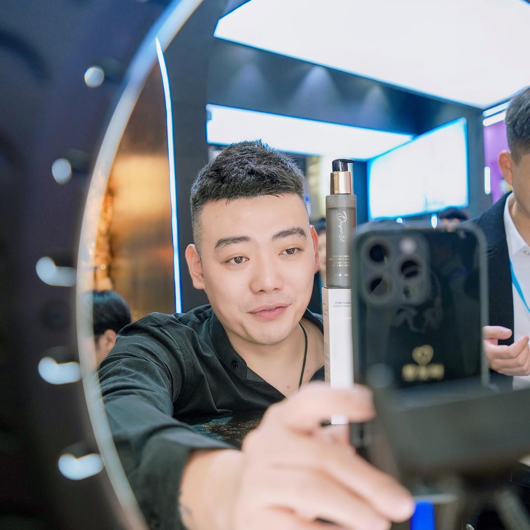 胖大叔的黛森妮(宠粉号)