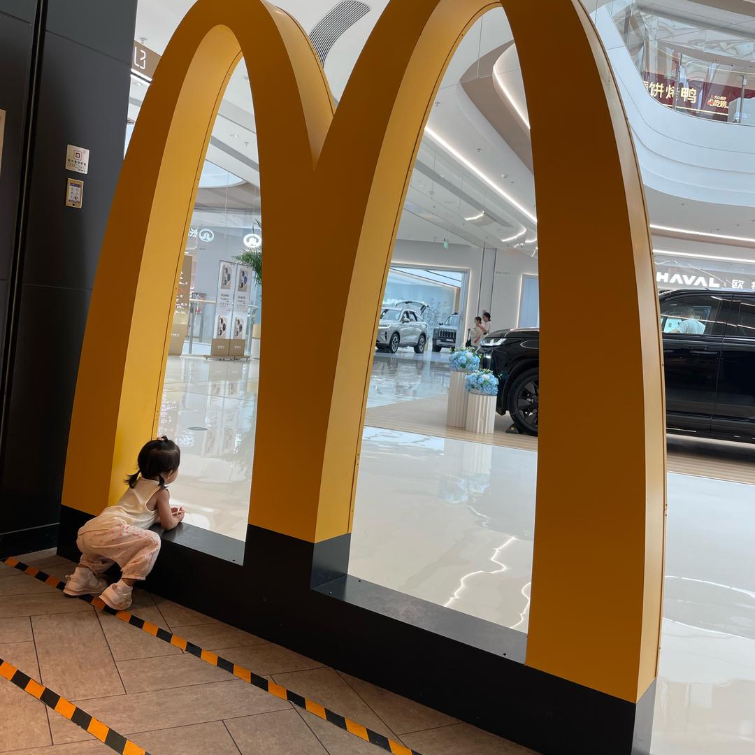 给东旭和小饱吃点