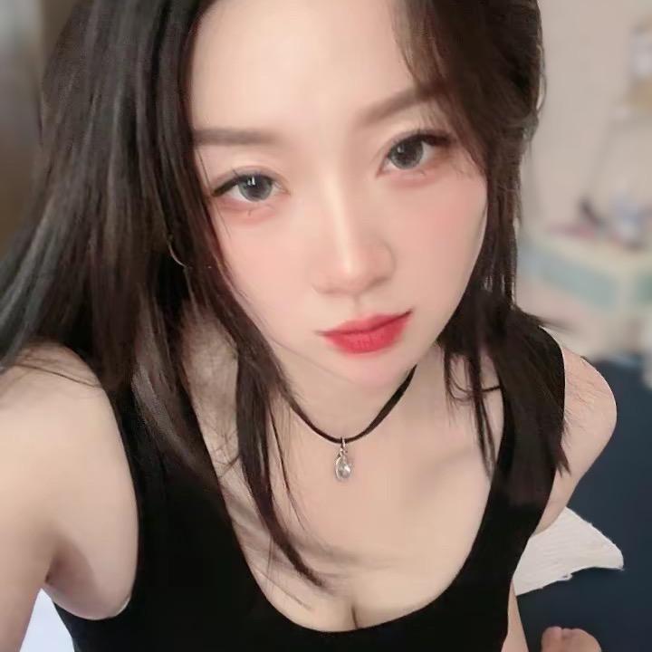 六  月