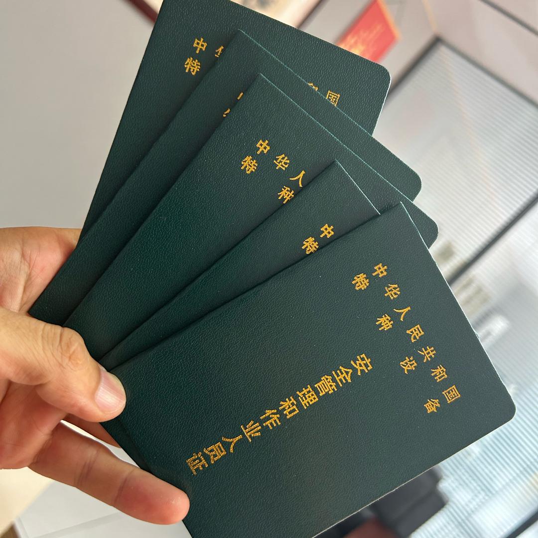 成都仁义行远叉车培训-梁老师