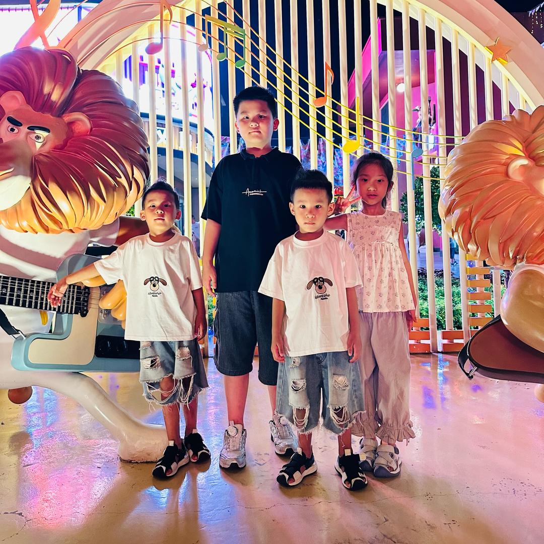 四个孩子的爸爸在努力