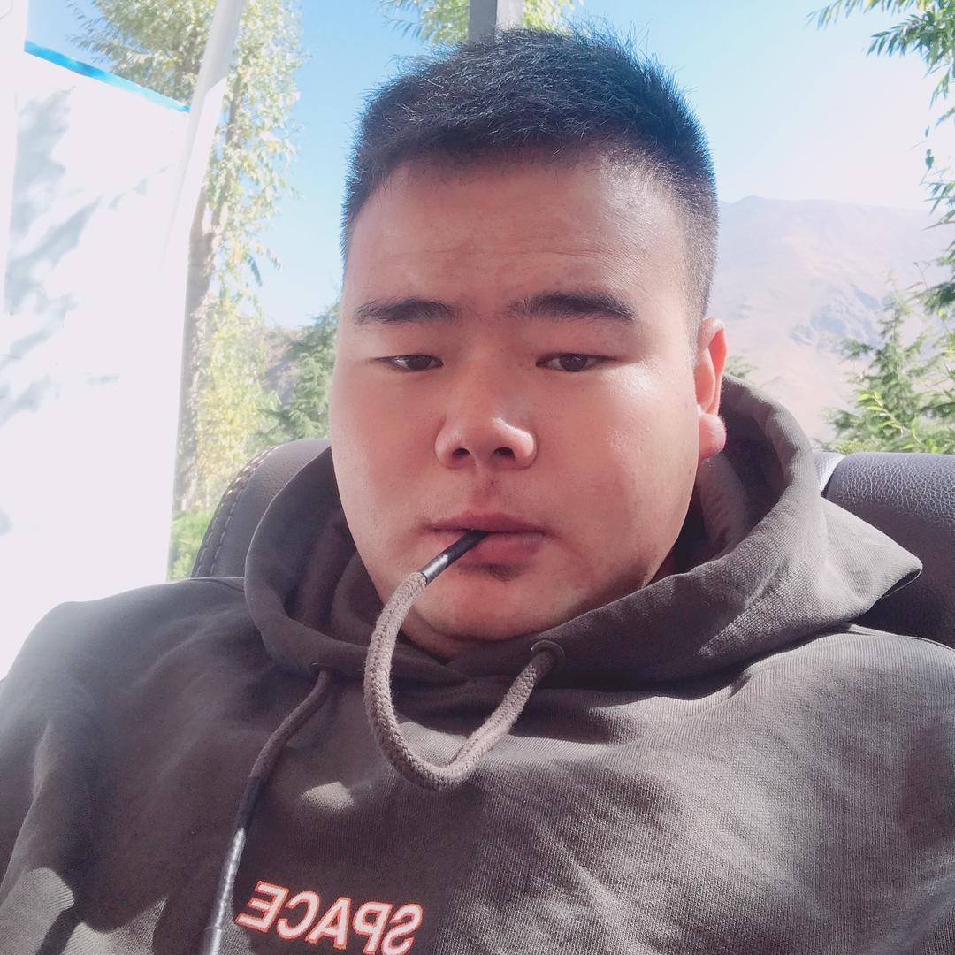 ಇ᭄  故事满满的老男人࿐