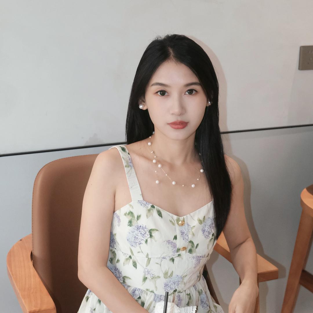 努力赚钱给闺蜜点男模