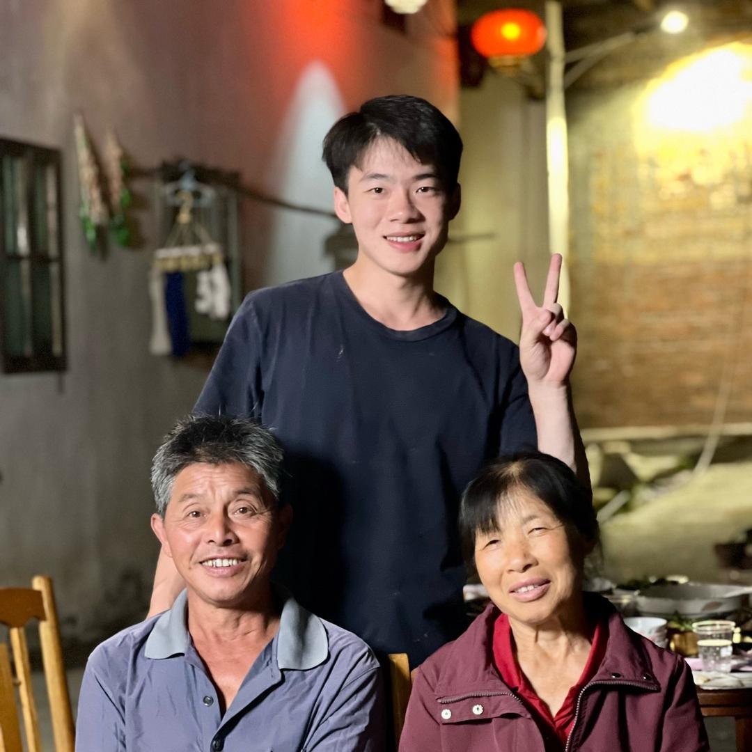 黄棋峰（瑶族深山蜂蜜即将上市）