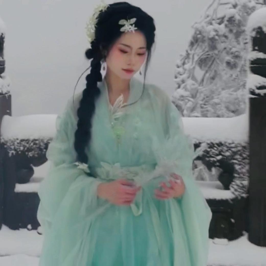 晓月.