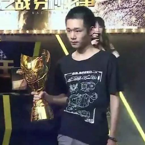 罗伟(车王三连冠)