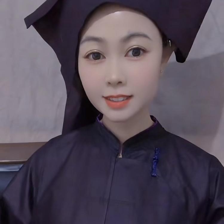 岑小智自制男女装