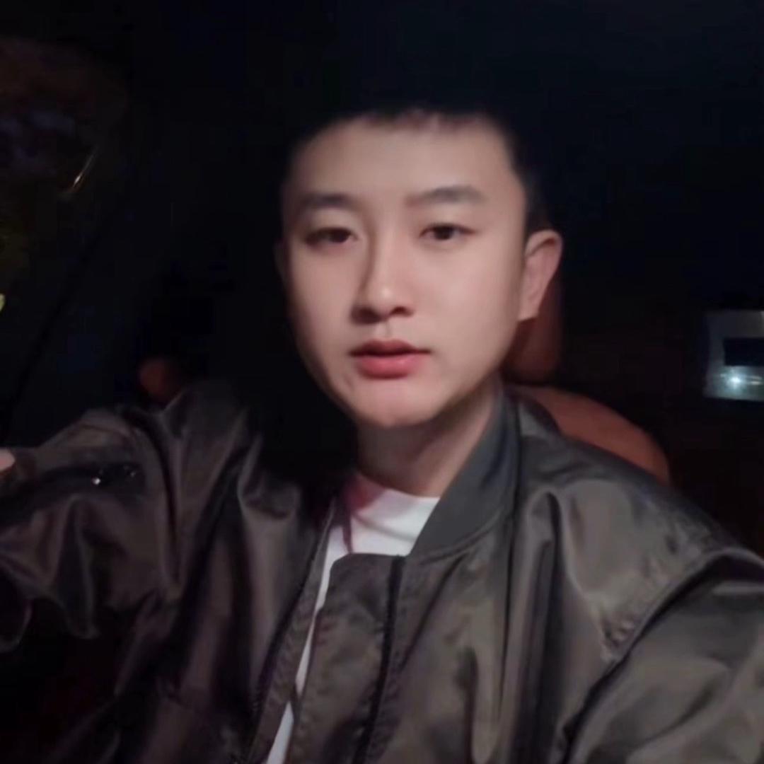 仰望星空的男人