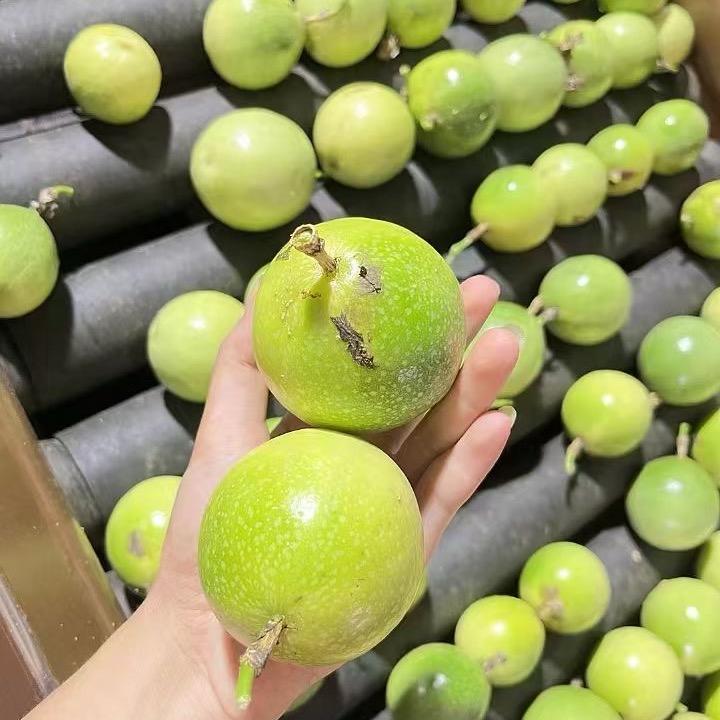 鲜鲜的百香果