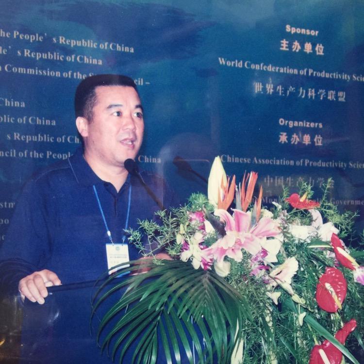 李静伟
