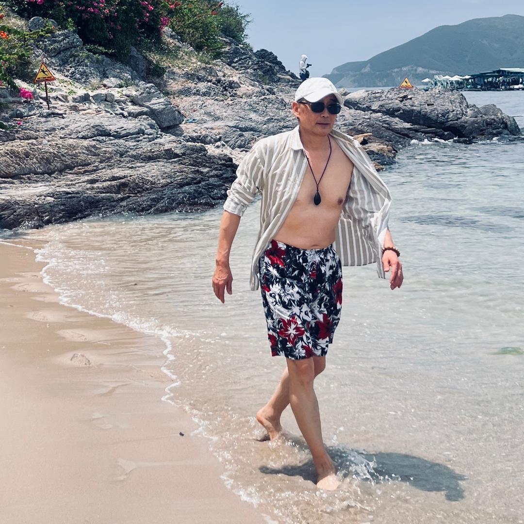 彤哥（影．视．歌．三栖贱民）