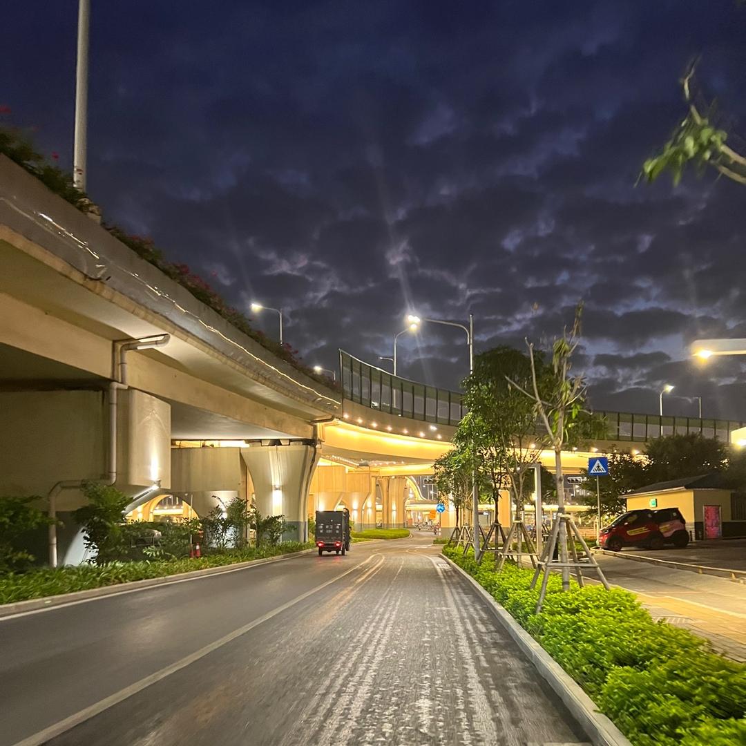 望着天空想着海