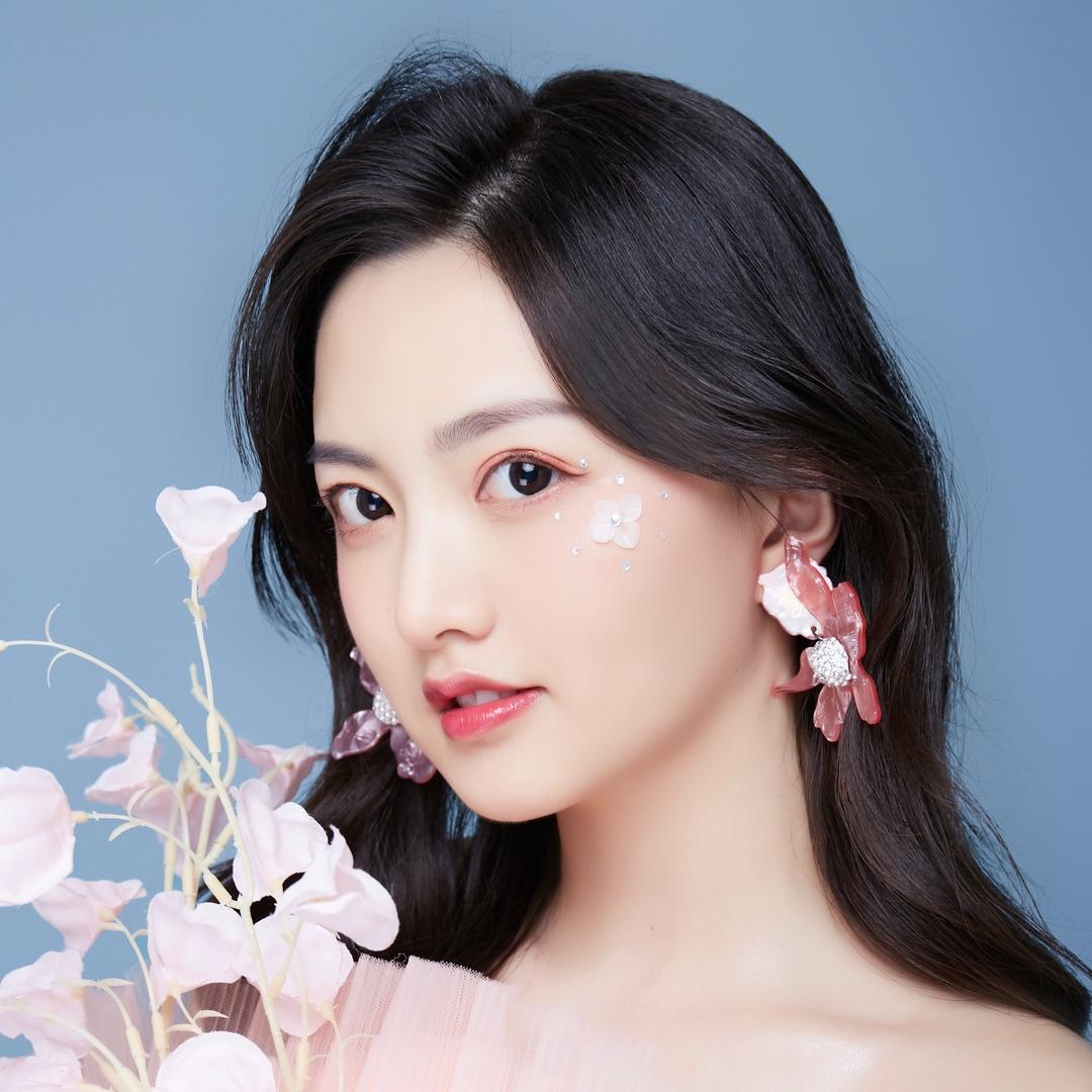 芳芳没有腰🐰。
