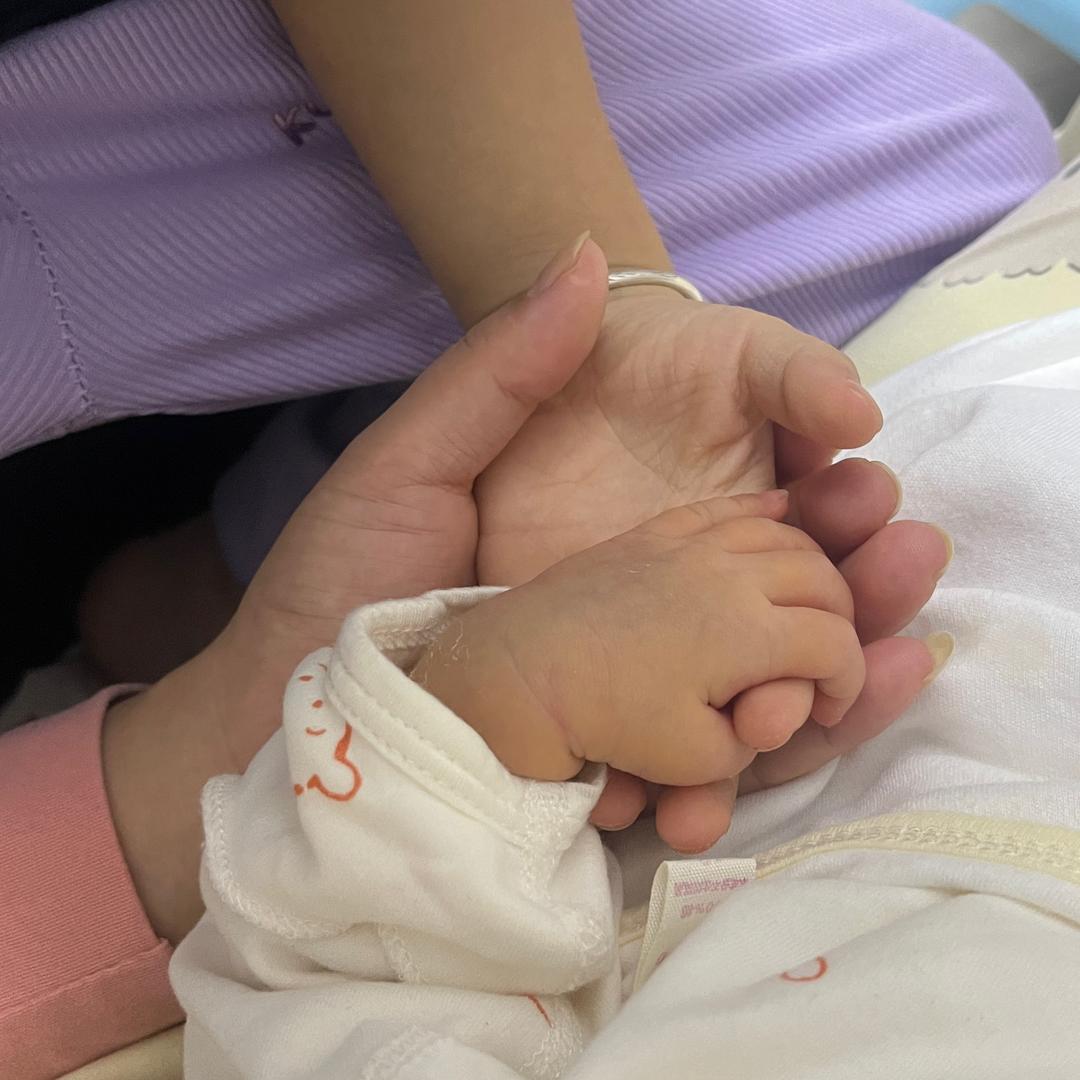 (∩ᵒ̴̶̷̤⌔ᵒ̴̶̷̤∩)🦶🐷