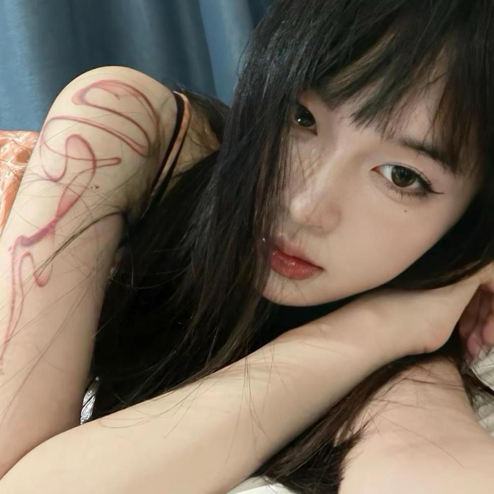 毒辣小妈狂抽男模翘腚