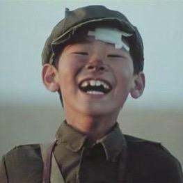 村东头那小伙儿。☀️