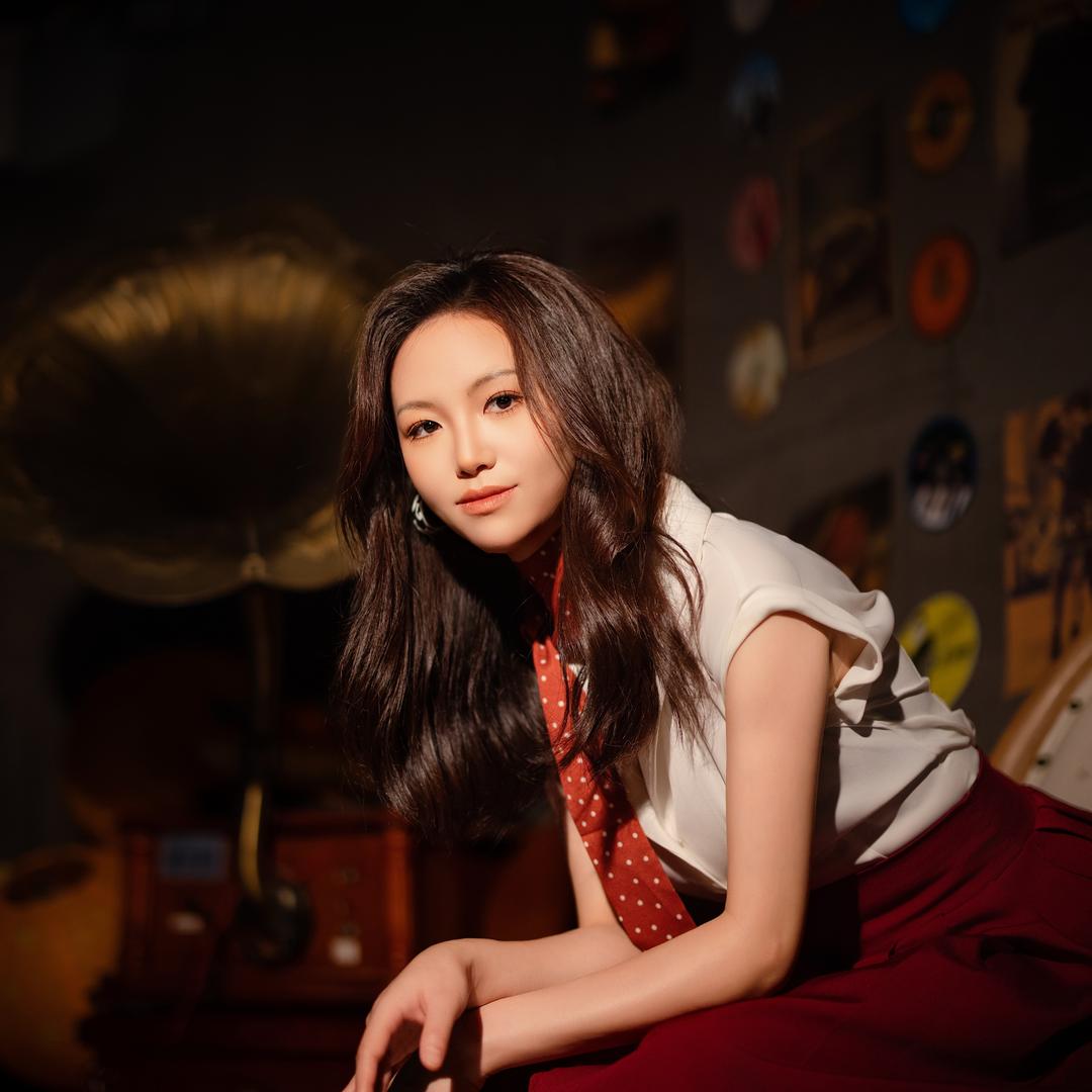 时尚巴黎婚纱摄影-汪小姐