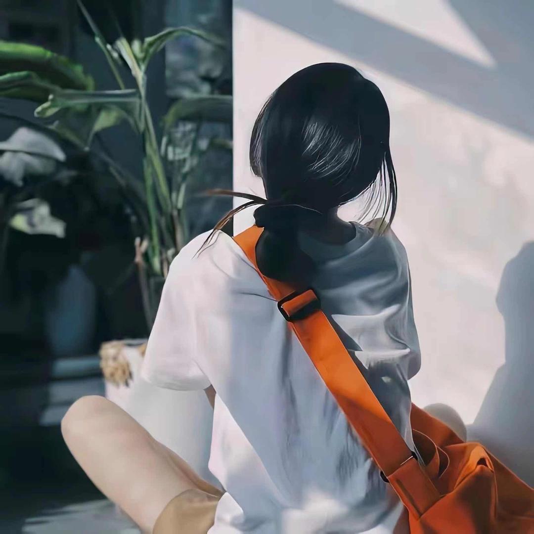 茜