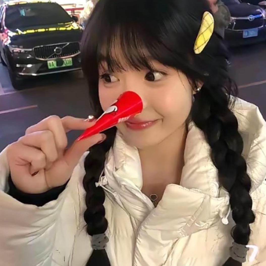 小 y.