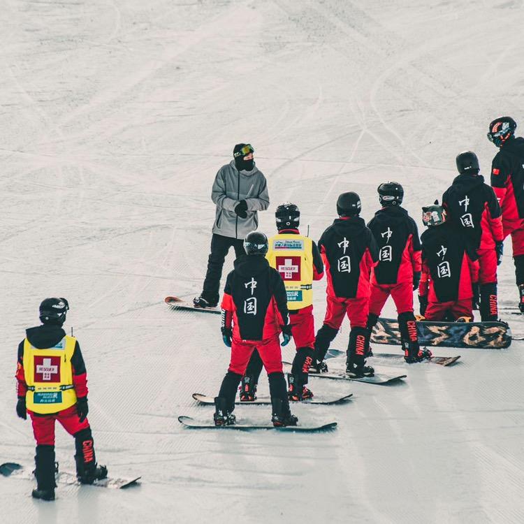 新疆丝路滑雪学校