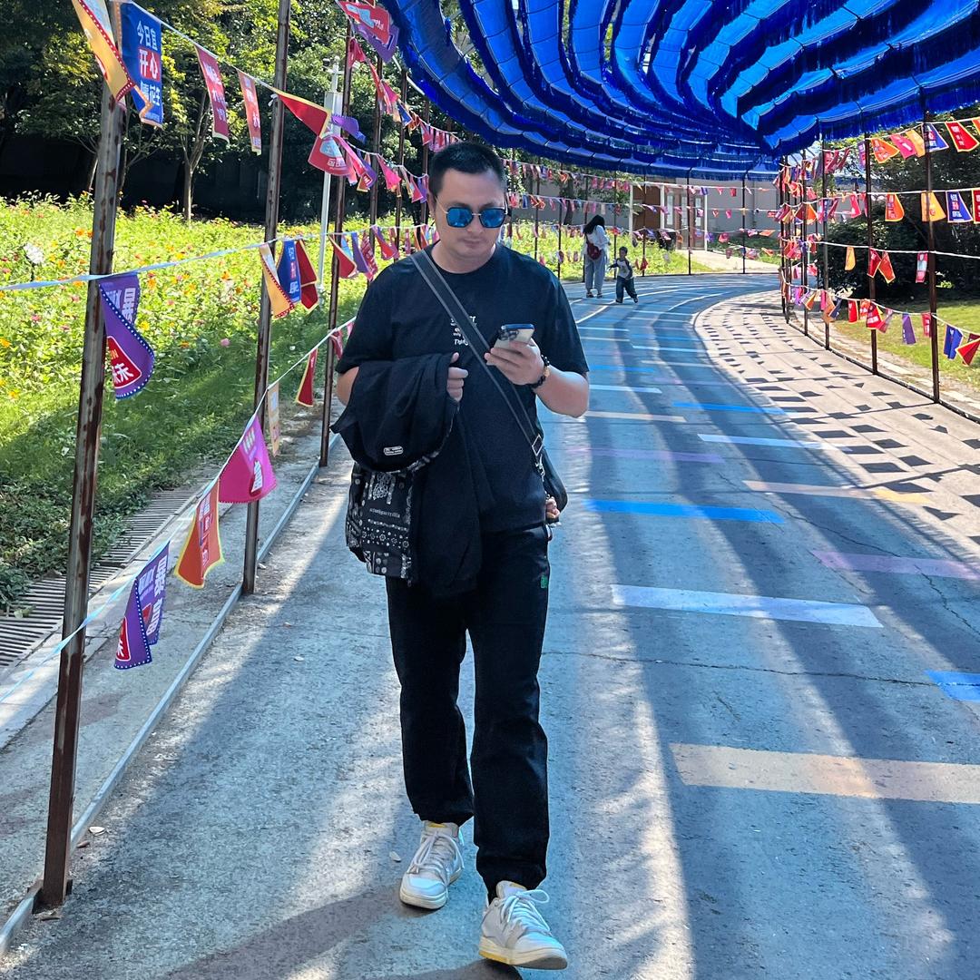 爱唱歌的晶老板🎙️