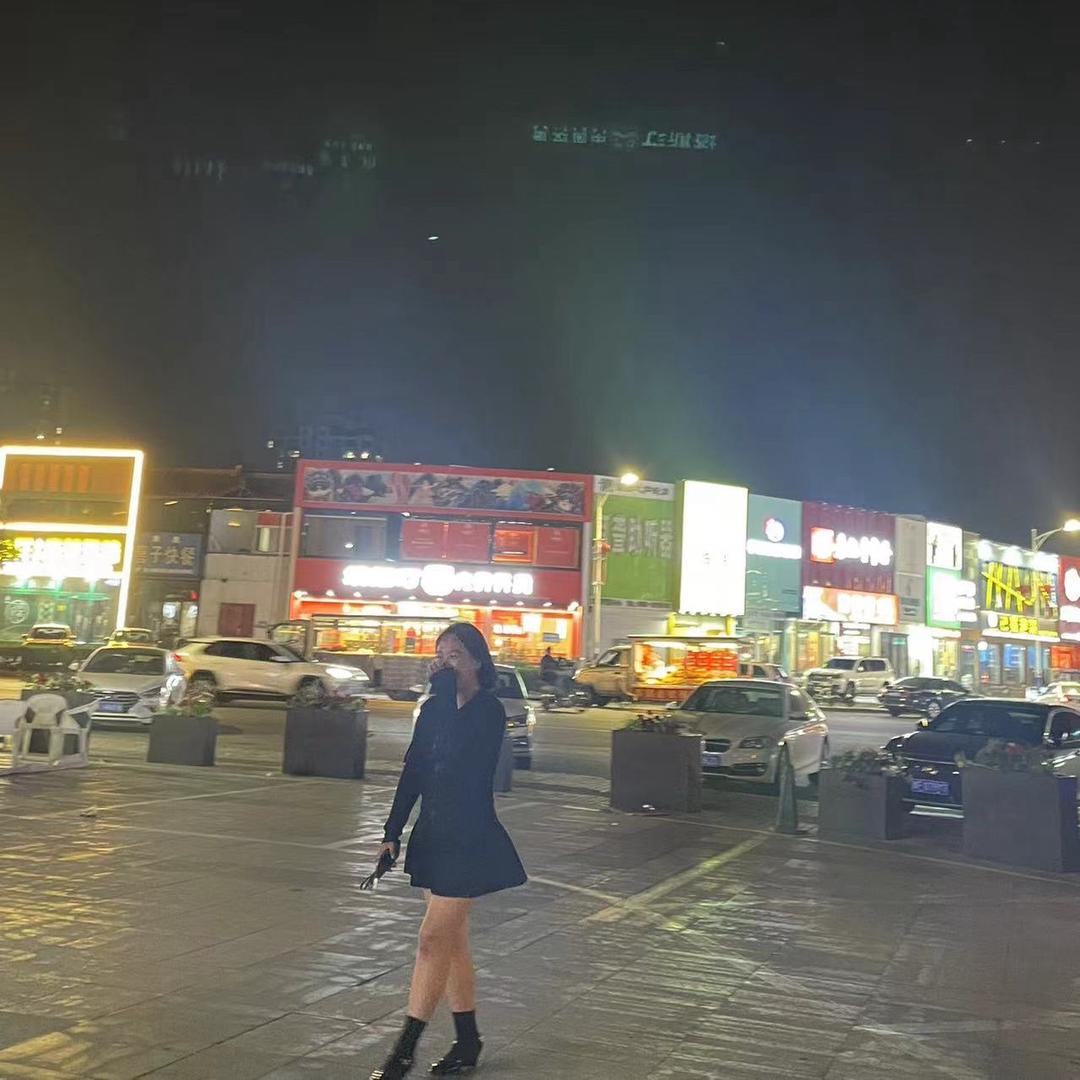 张X.怡🐍（九爸评论点赞版）