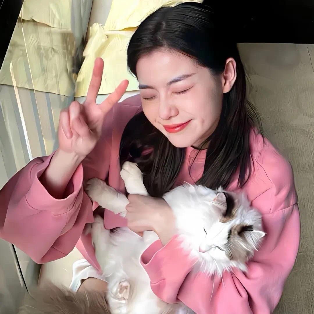 Zzz₍˄·͈༝·͈˄*₎◞ ̑̑