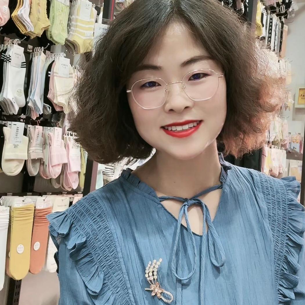 我是妮娜吖🌻