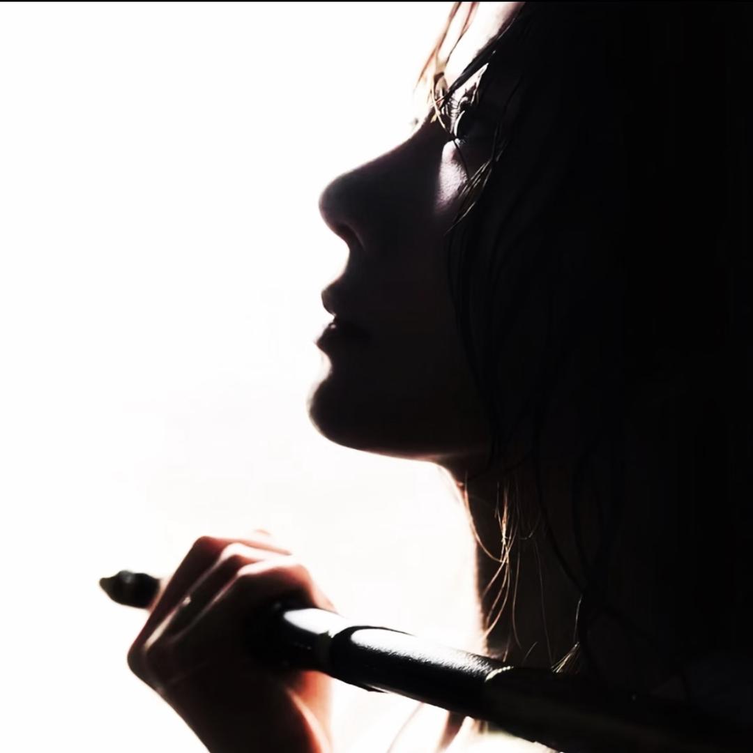 V