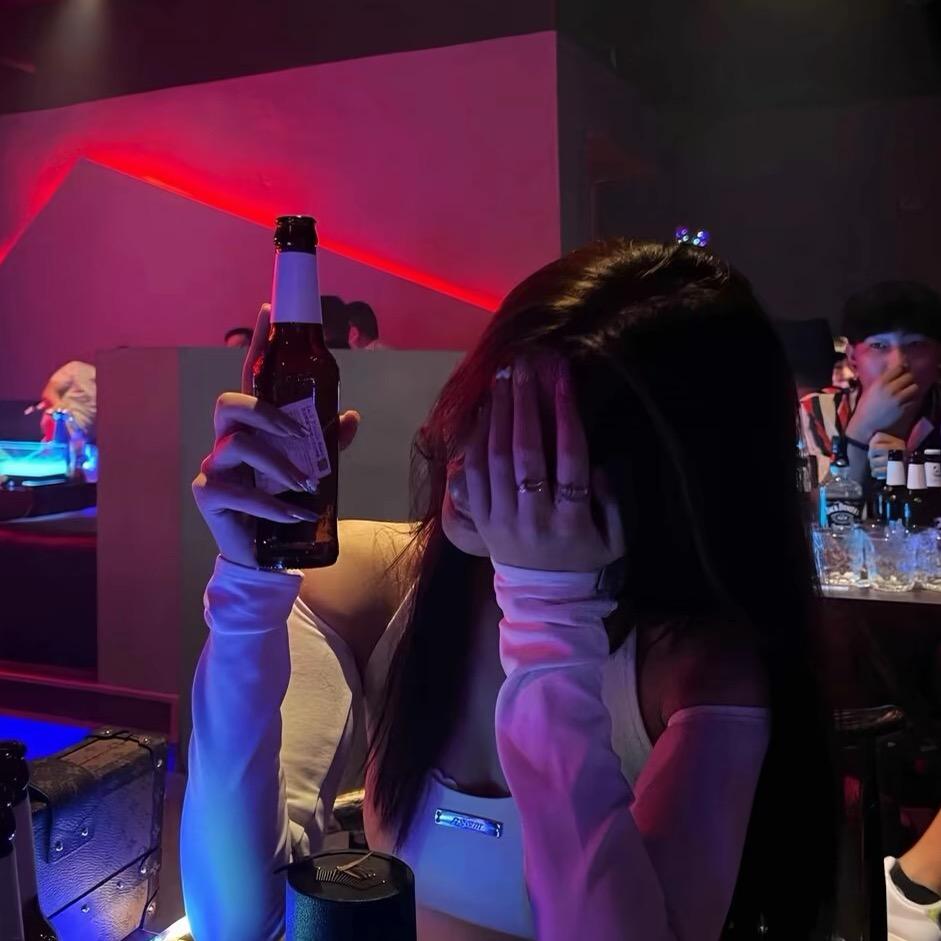 小小怡。