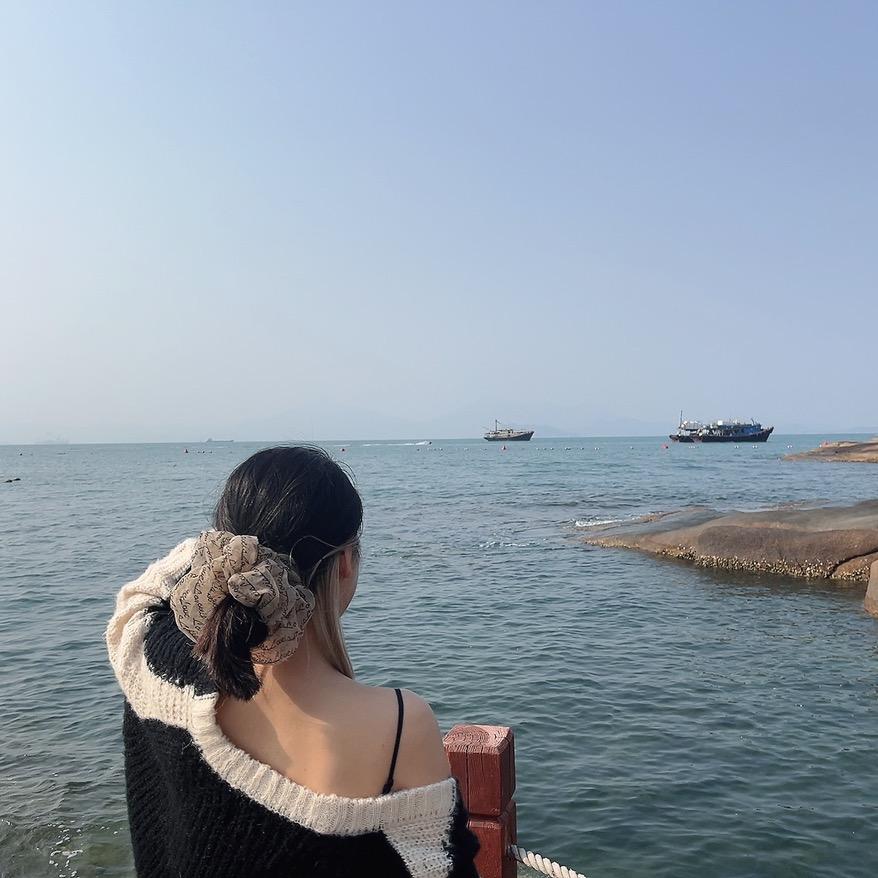 小学生在搓指甲🤓
