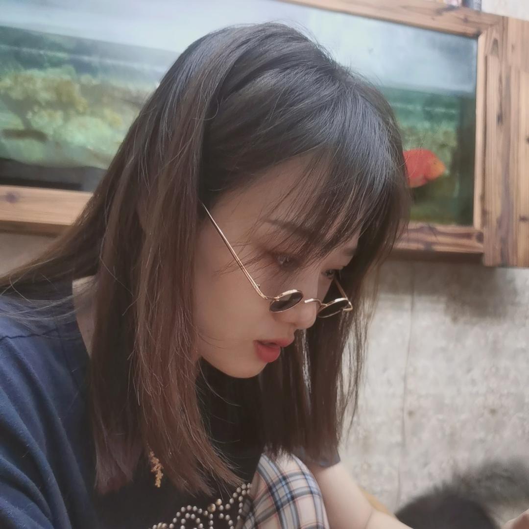 萌萌.
