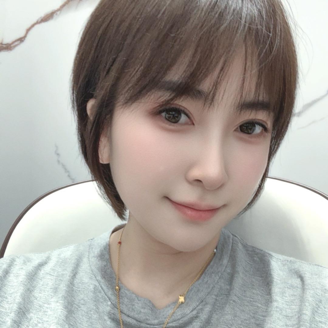 毓景广场-王娇