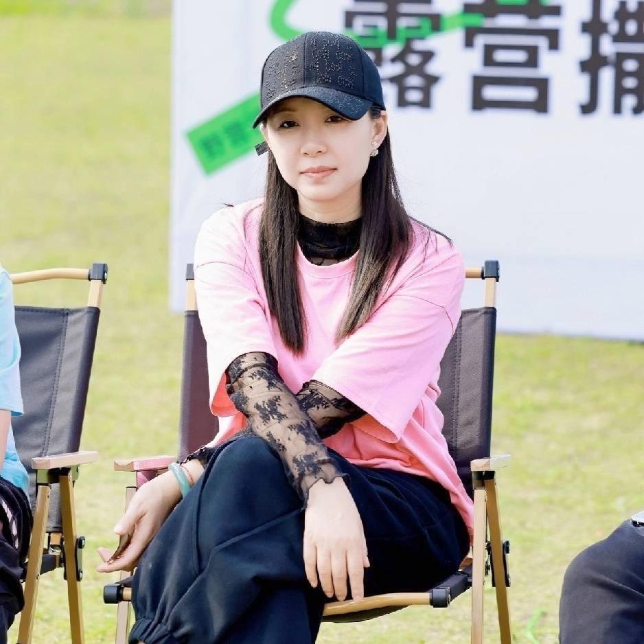 成都金牛区女主角针织批发服饰店