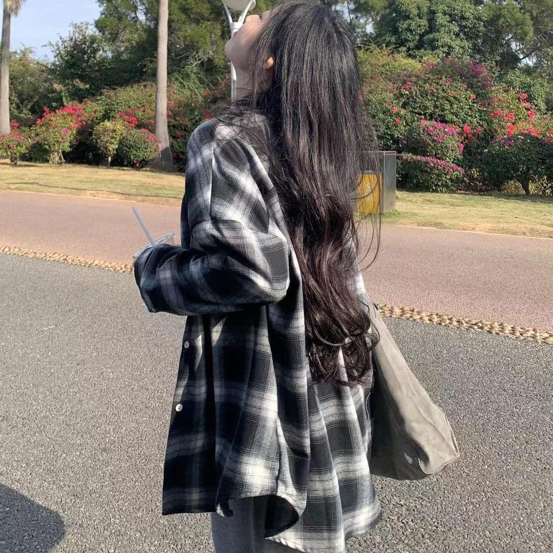 初雪轻莹服装店