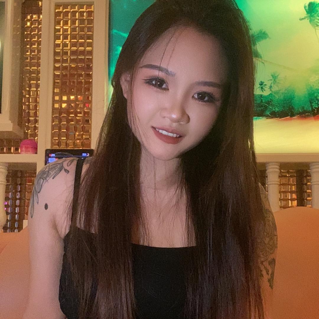 @向媚媚