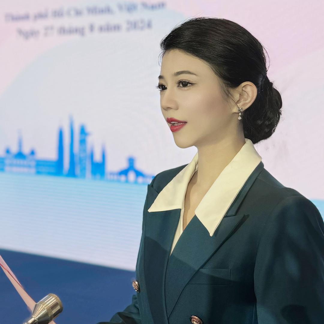 中越双语主持小倩