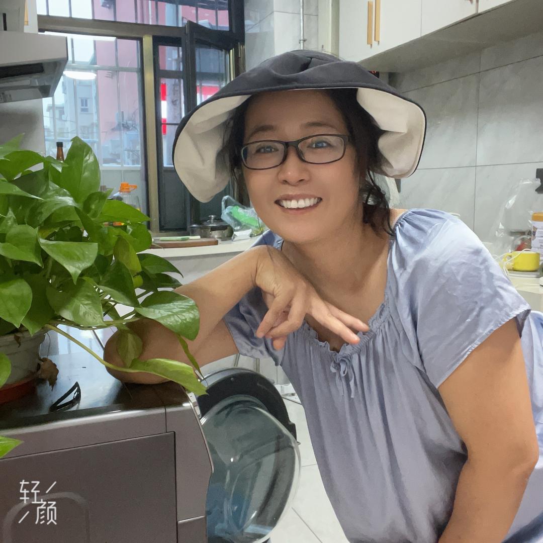 红霞摆了个小摊