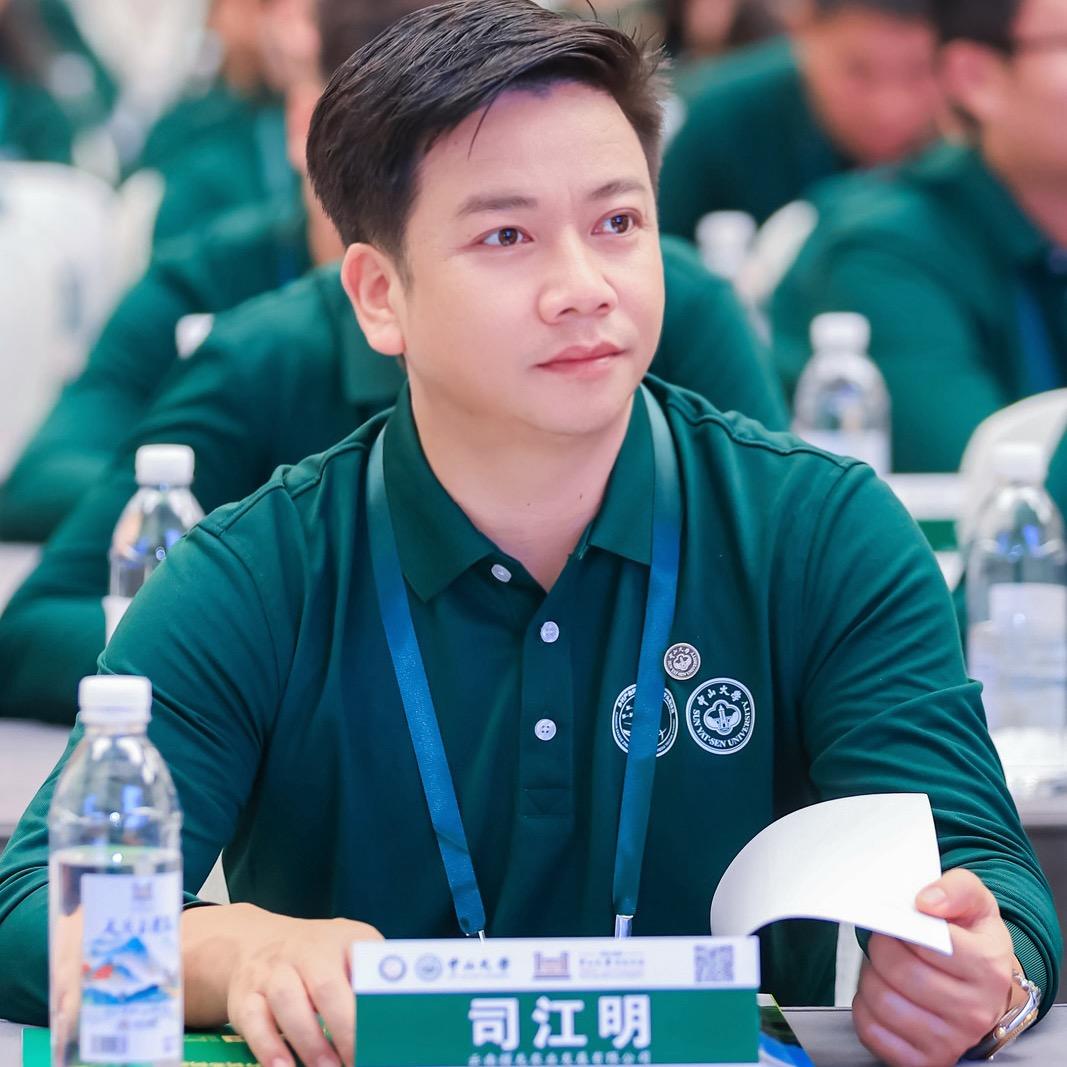 云南古村落村长