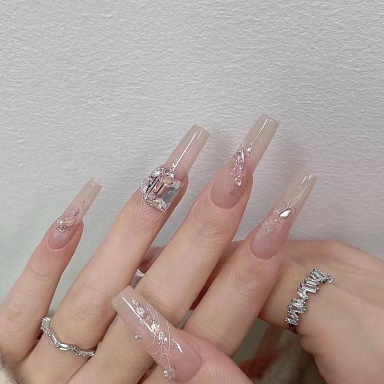 伊奈纤甲