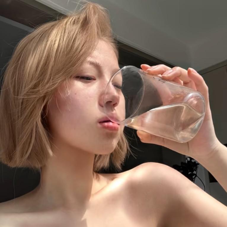 只有芊