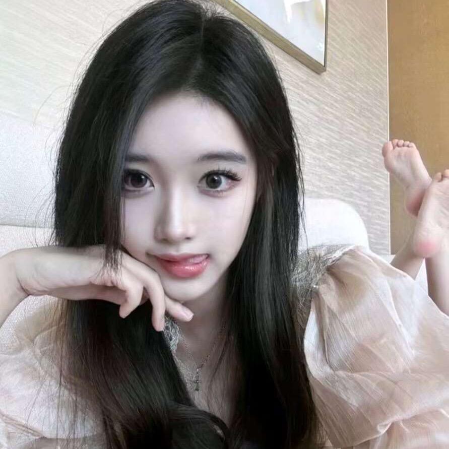 电眼美少女