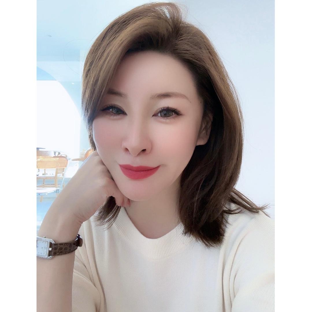 杨 紫 彤 Lisa