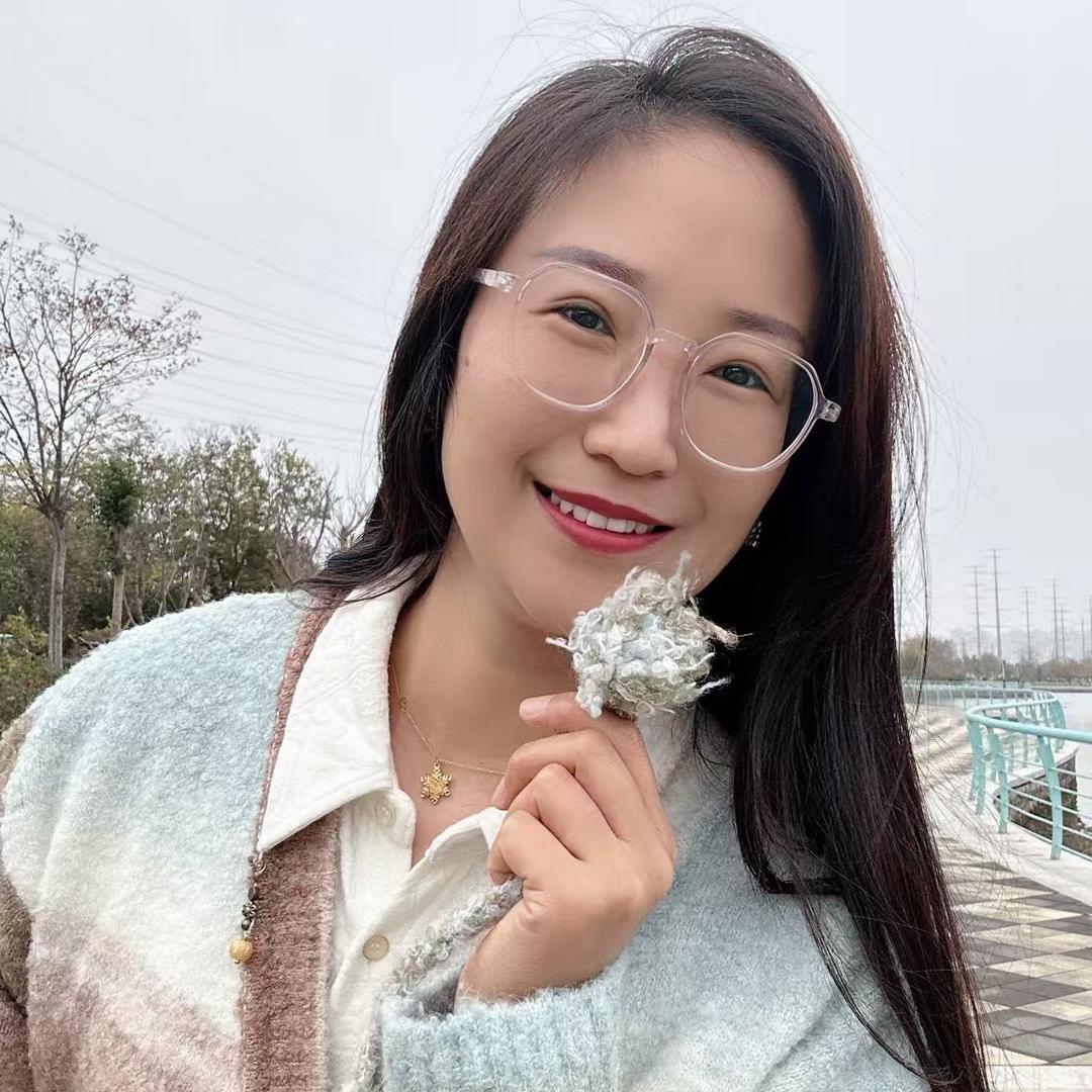摆瓜摊的小二妮