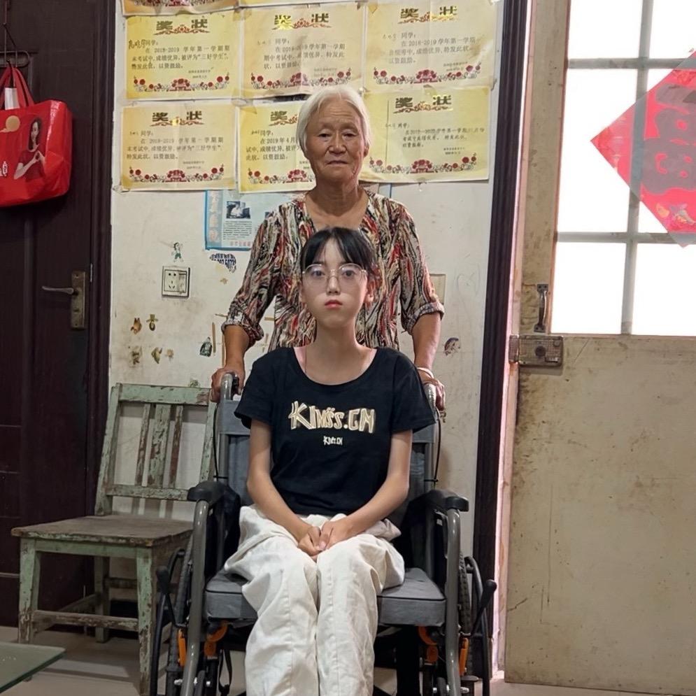轮椅女孩涵涵