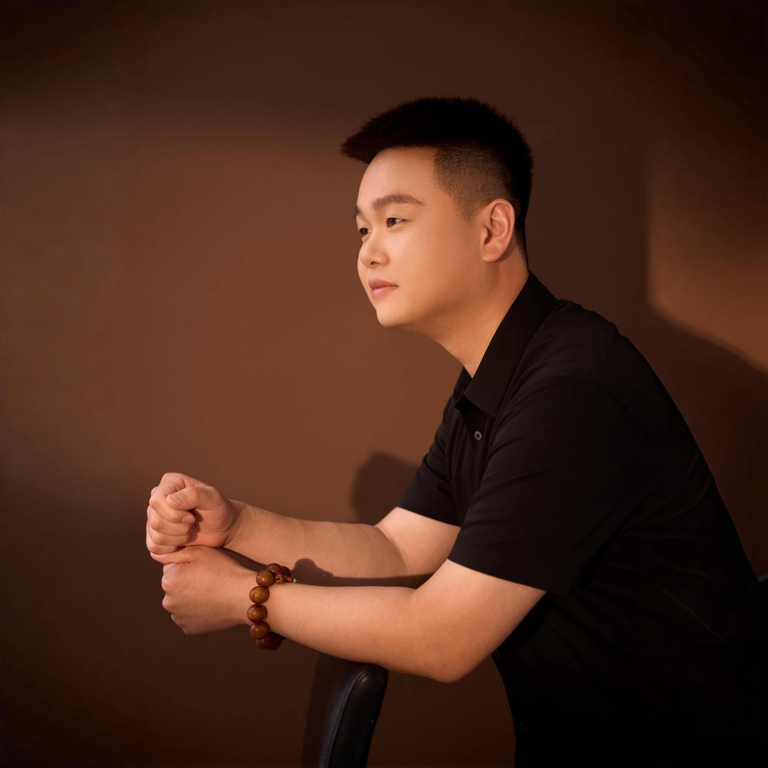 晚妆娱乐订房-杨帅