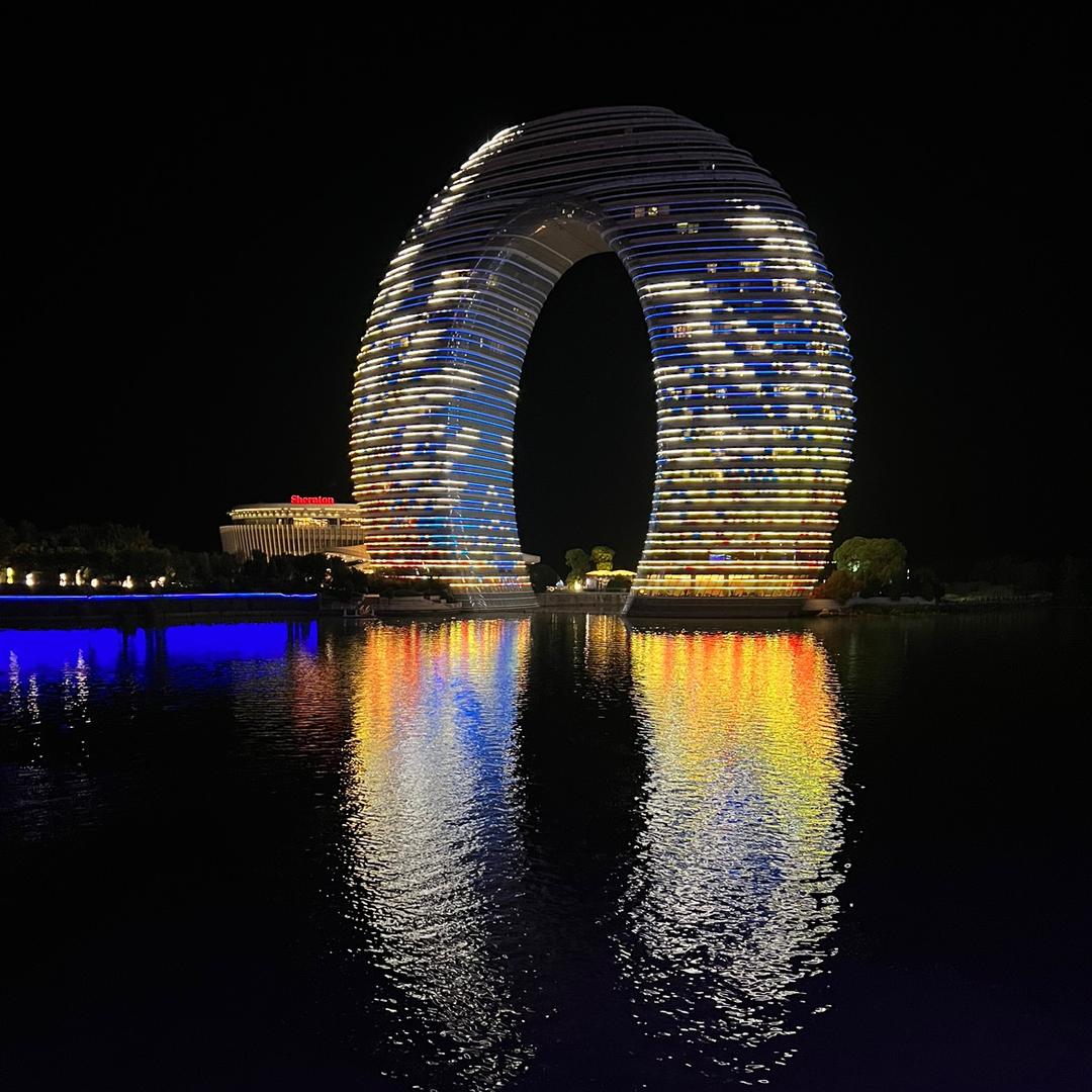 中国白开水在河边打螺丝