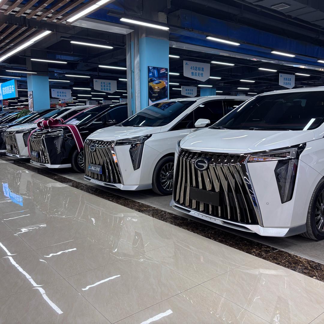 铭峰名车.尤冲：专注精品商务车