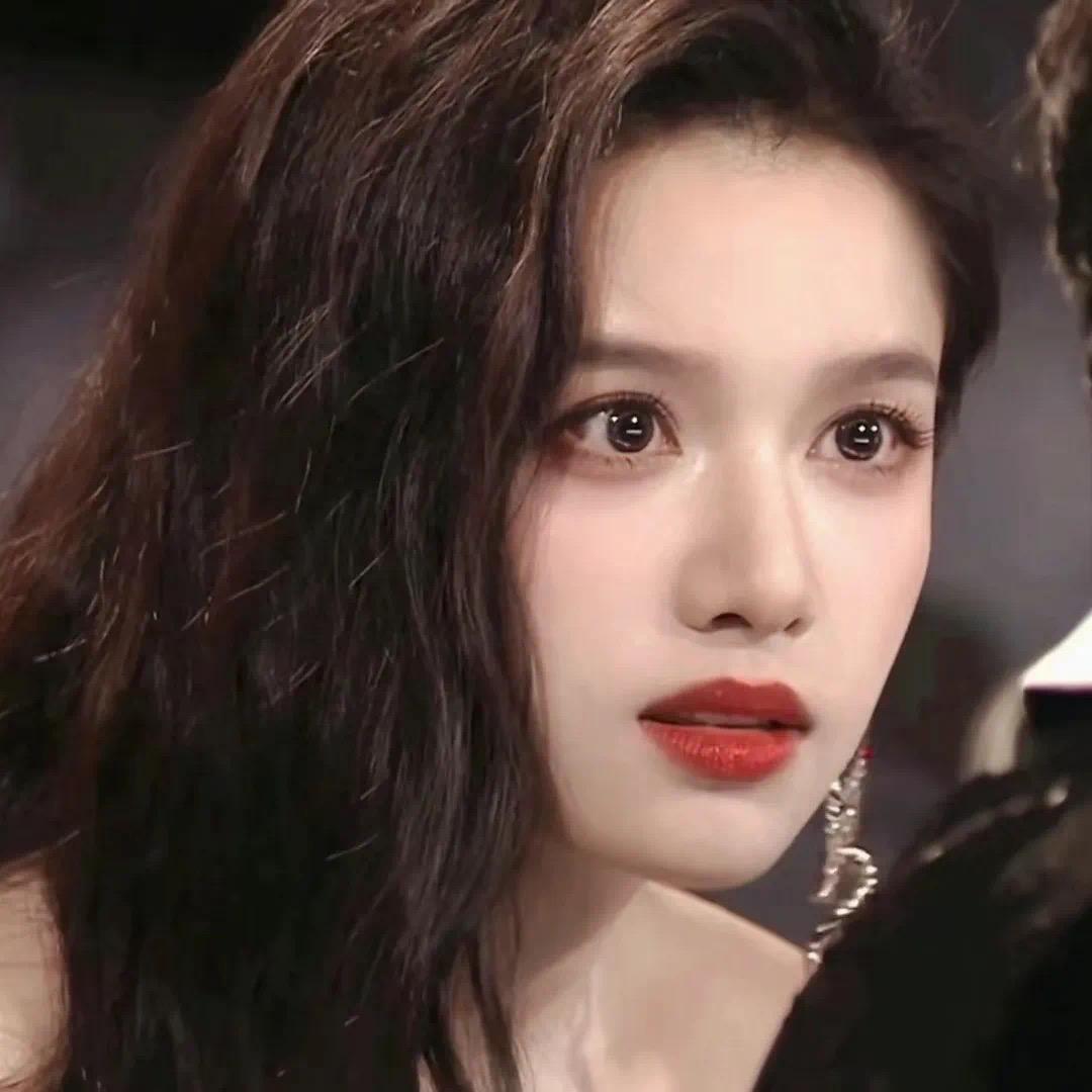 小美爱吃折耳根